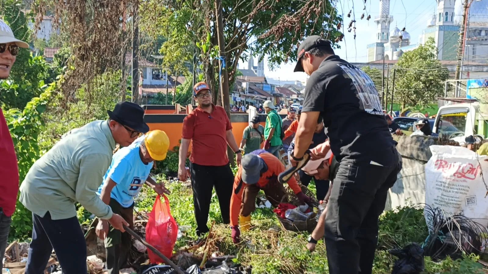Pemkot Samarinda Bersama Warga Gotong Royong