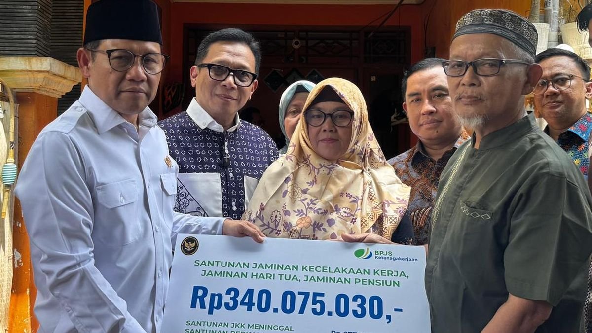 Menko PM Serahkan Santunan BPJS di Bekasi, Publik Soroti Formalitas Pejabat