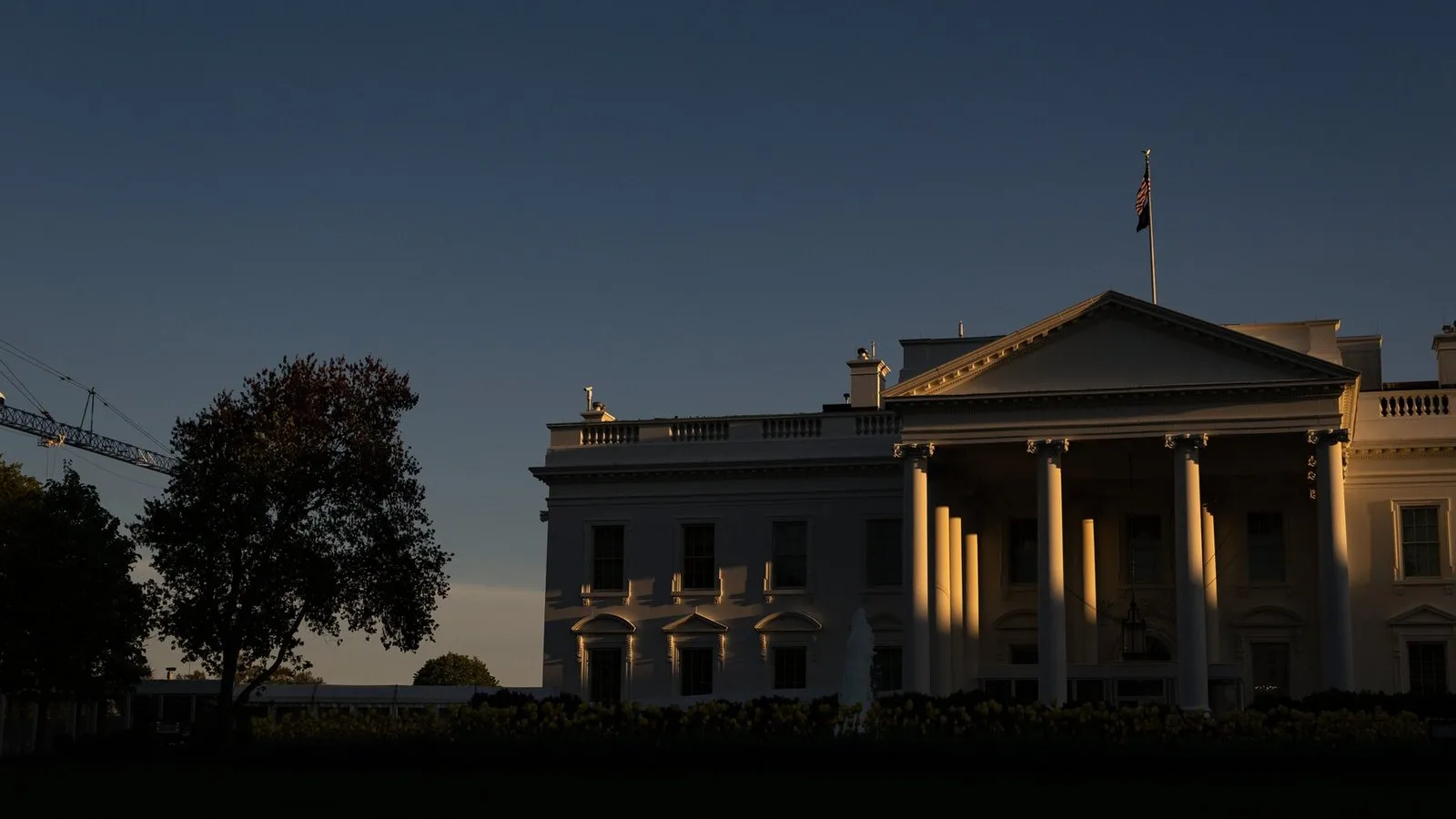 Apakah Pembangunan Ballroom Trump Melampaui Izin Fitur Keamanan?
