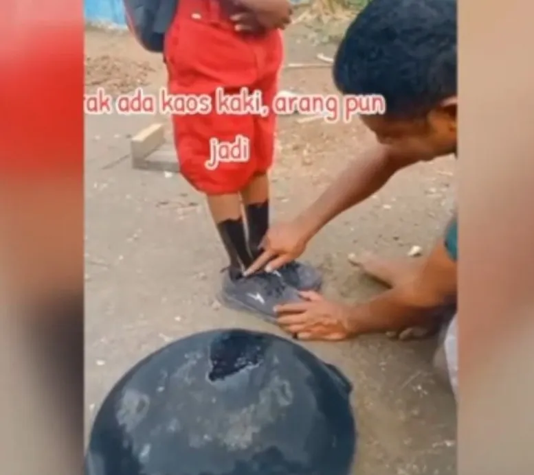Marciano NTT Pakai Kaus Kaki Arang, Potret Kelam Pendidikan RI