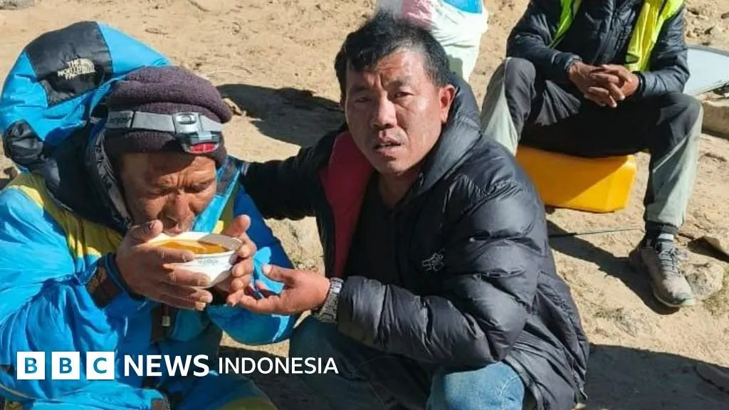 Pemandu Everest Bertahan Hidup Makan Es: Kritik Atas Keamanan Pendakian