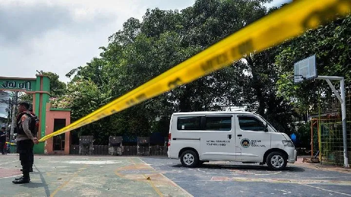 Mobil SPPG Pengantar Makan Bergizi Gratis Tabrak Rumah di Pati, Warga Rugi Jutaan