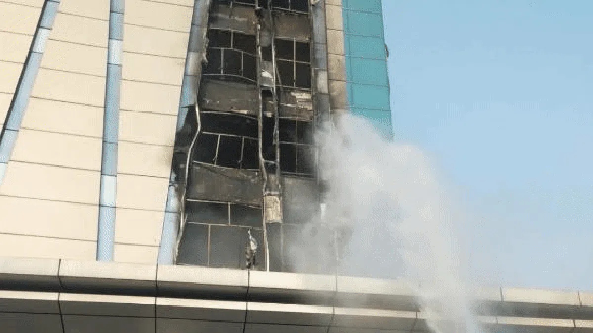 Kebakaran Hotel Pullman Jakarta Barat: Alarm Bahaya Standar Keamanan Gedung